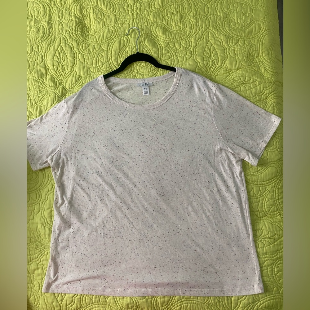 Just Be brand womens cream colored t-shirt with multi confetti speckles. Size 2X